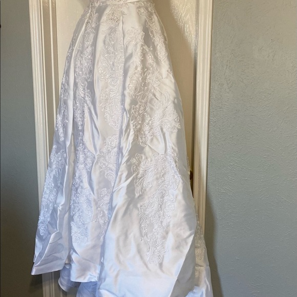 Oleg Cassini ball gown wedding dress - Picture 4 of 13